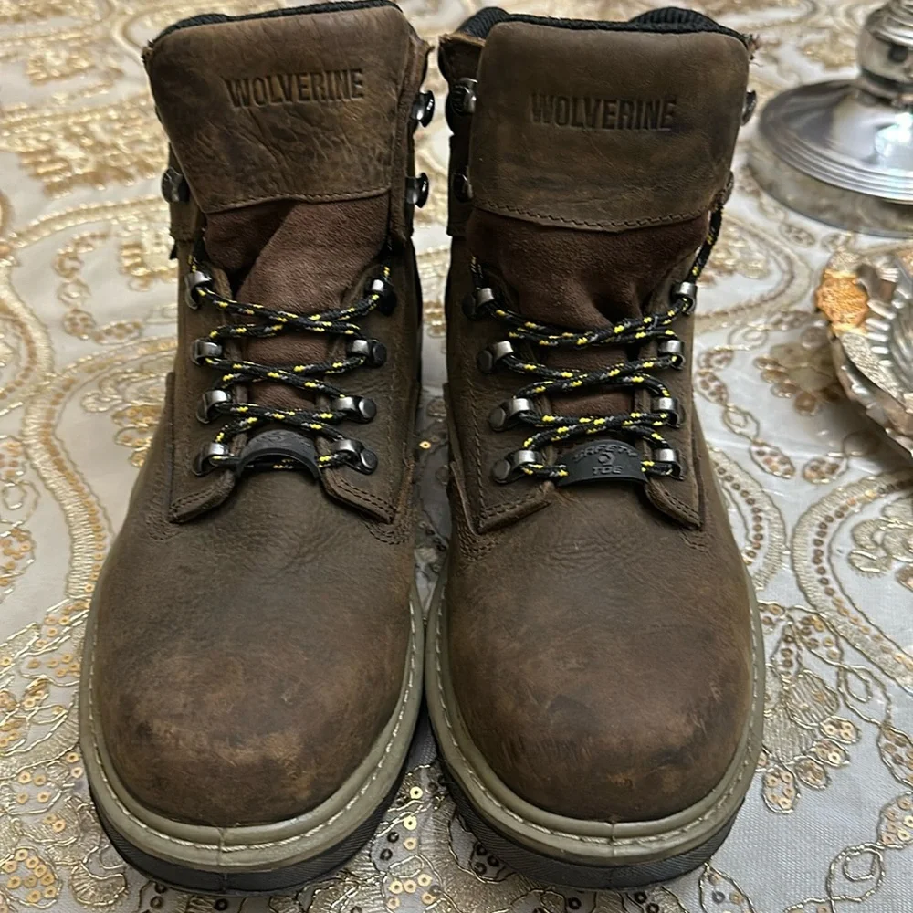 Wolverine mens boots size 8 US. Steel toe lightly warn small scuff on steel toe - Picture 1 of 11